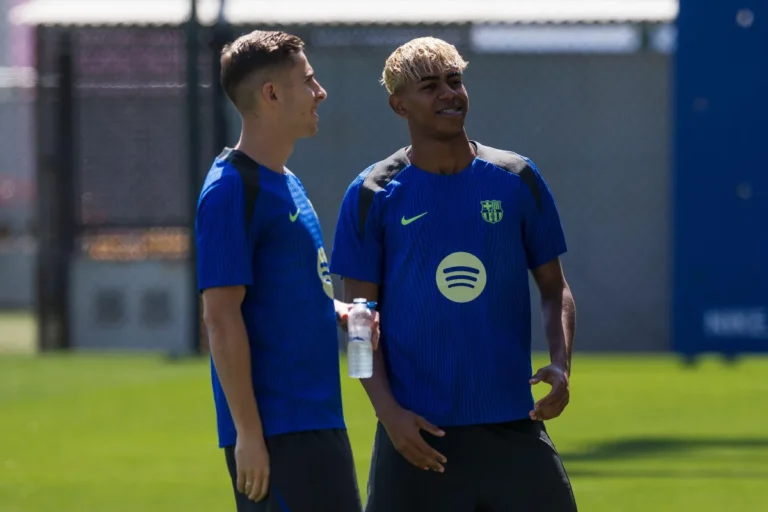 Lamine Yamal réprimandé par Hansi Flick avant le Barça - Inter Milan