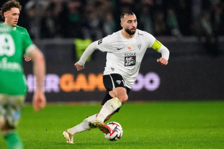 Himad Abdelli sur les tablettes de l'OM ©Alamy