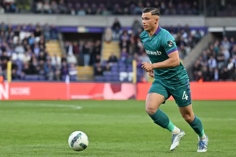 Jan Carlo Simic sous le maillot d'Anderlecht @Alamy