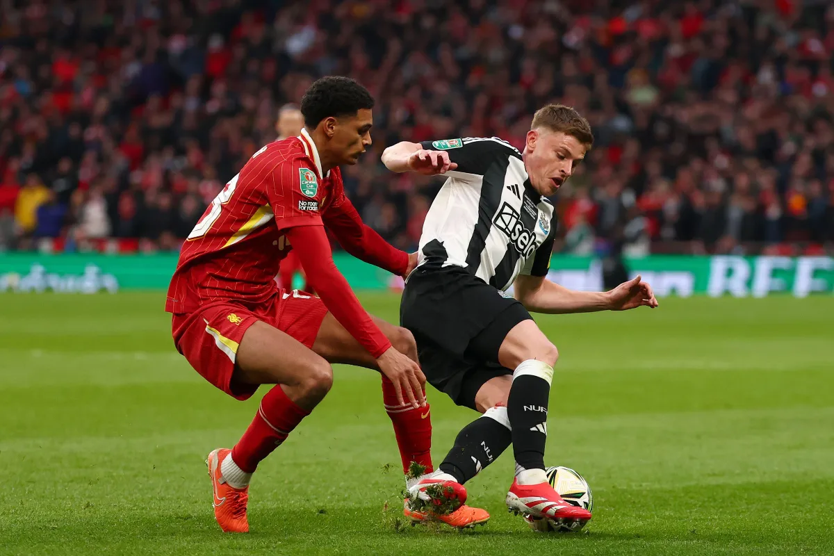 https://www.les-transferts.com/wp-content/uploads/2025/04/Jarell-Quansah-avec-Liverpool-@Alamy-1.webp