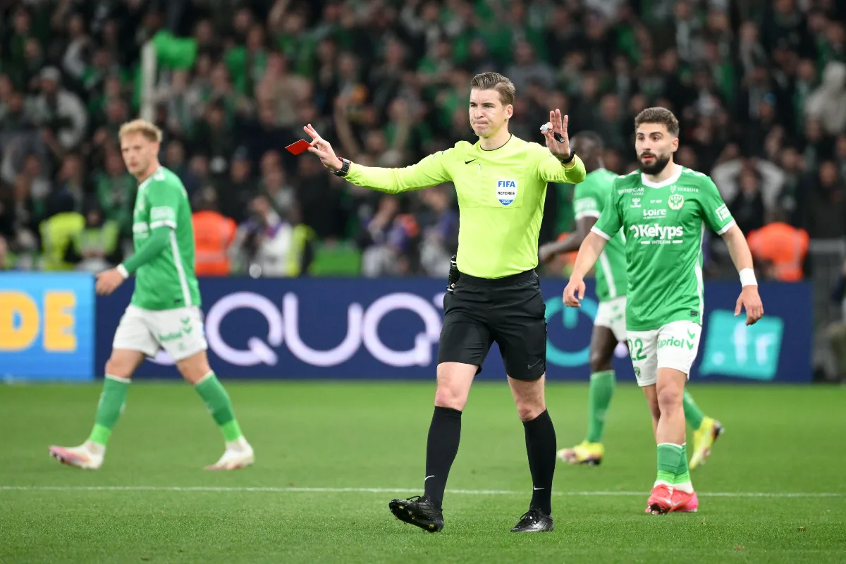 Ligue 1 : ASSE-OL, défaite de l'arbitrage