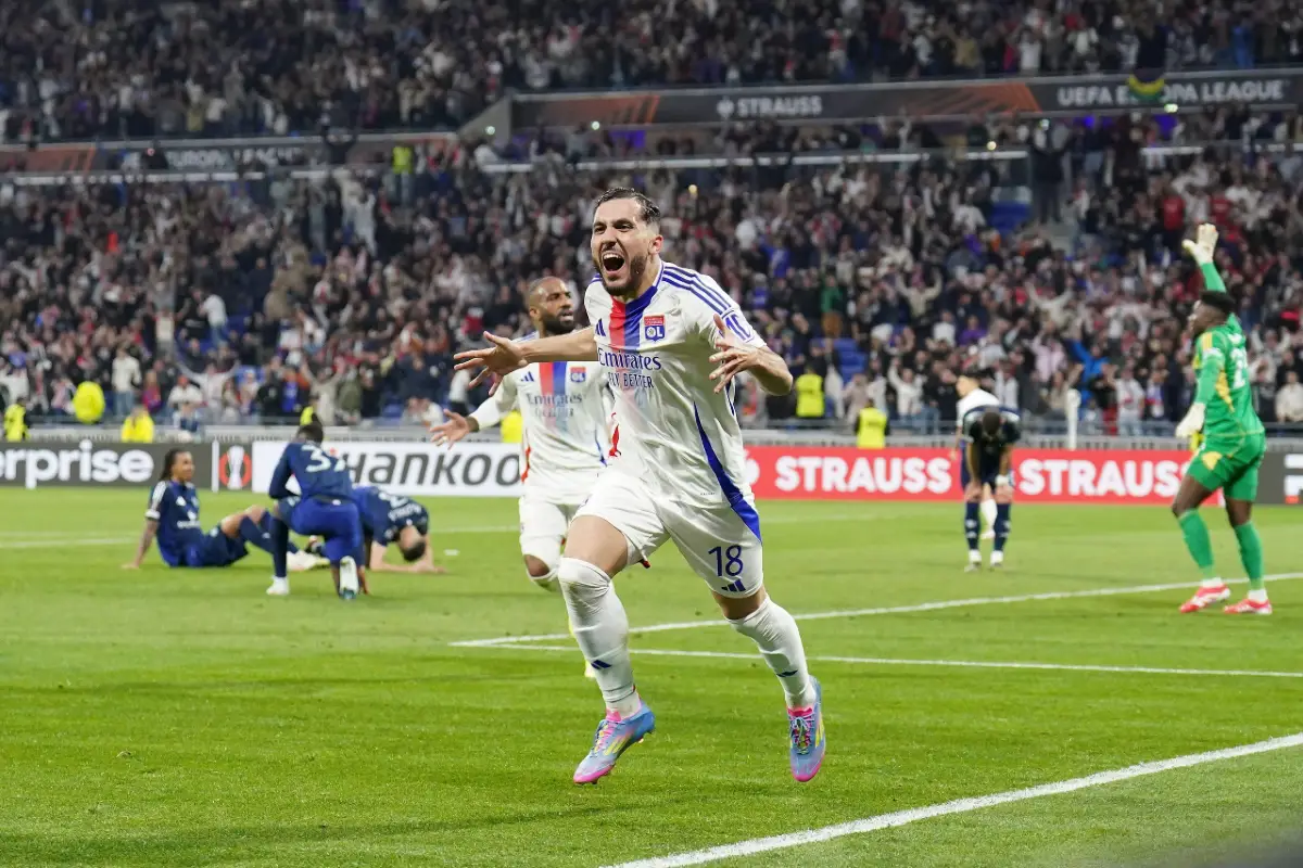 Manchester United mène la course pour Rayan Cherki