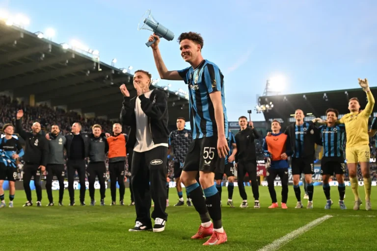 Maxim De Cuyper qui célèbre une victoire avec Bruges @Alamy