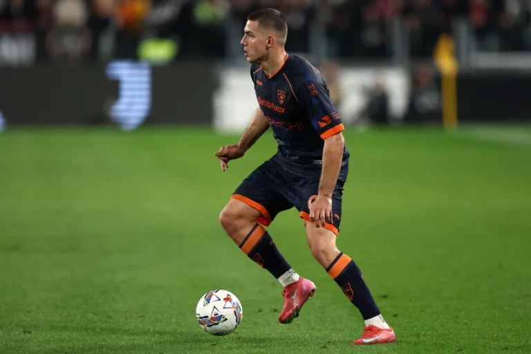 Nikola Krstovic sous le maillot de Lecce @Alamy