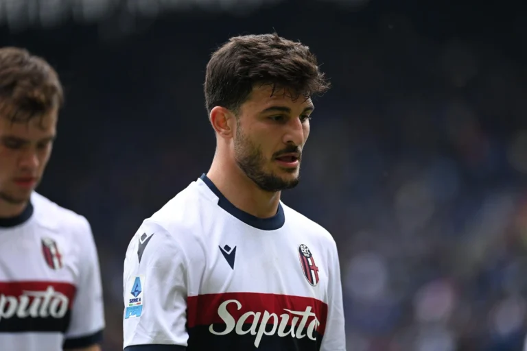 Riccardo Orsolini avec le maillot de Bologne @Alamy