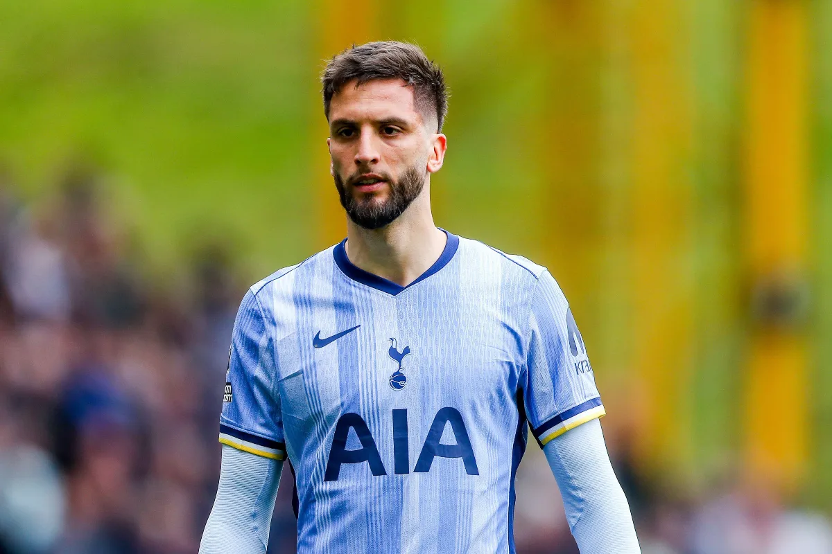 https://www.les-transferts.com/wp-content/uploads/2025/04/Rodrigo-Bentancur-avec-les-Spurs-@Alamy.webp