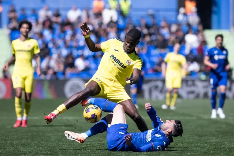 Thierno Barry dans le viseur de Côme ©Alamy