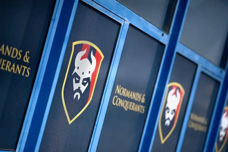 Un cadre du SM Caen critique la gestion sportive du Clan Mbappé ©Alamy