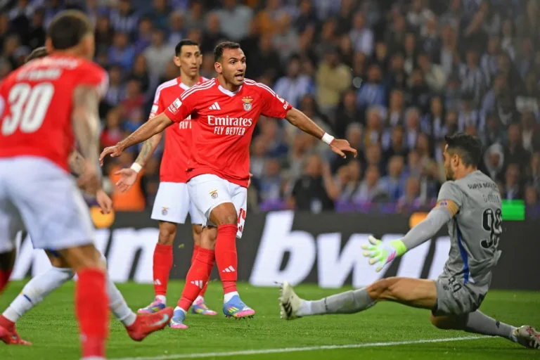 Vangelis Pavlidis sous le maillot de Benfica @Alamy