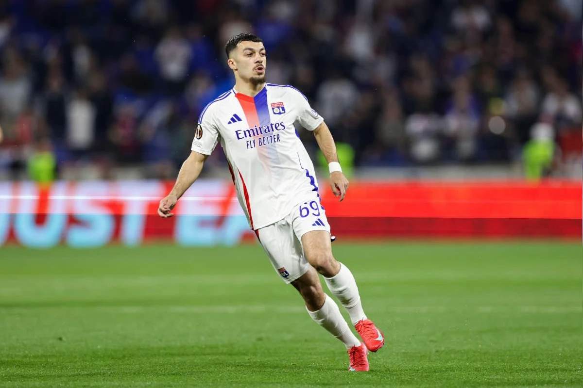 Un attaquant de Lyon bientôt en Premier League ?