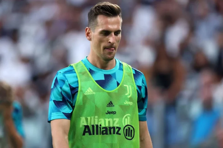 Milik à l'échauffement @Alamy