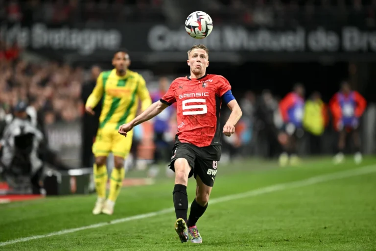 Adrien Truffert sous le maillot de Rennes @Alamy