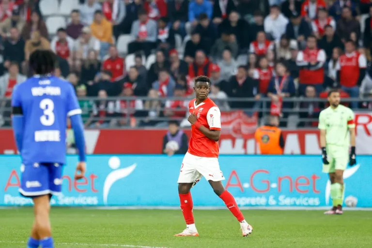 Amadou Koné sous le maillot de Reims @Alamy