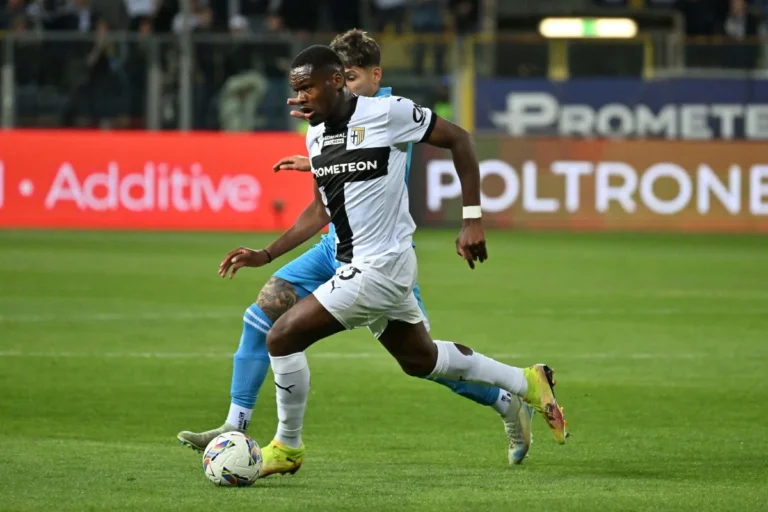 Ange-Yoan Bonny avec Parme @Alamy