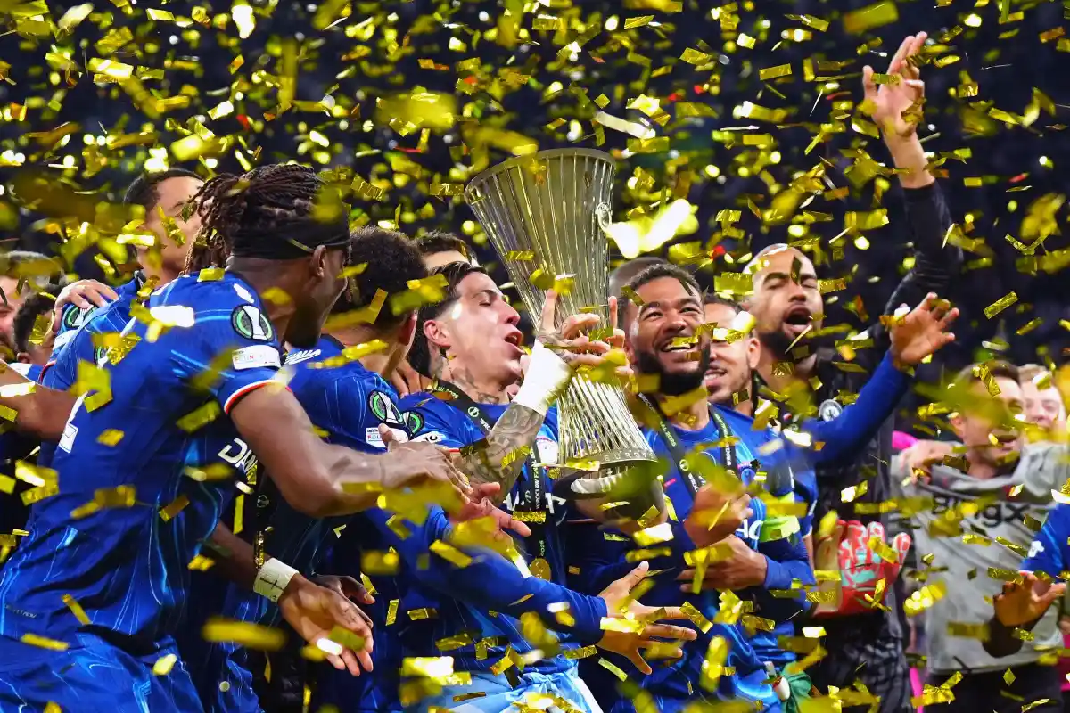 Chelsea sauve sa saison et s'enfonce un peu plus dans l'histoire