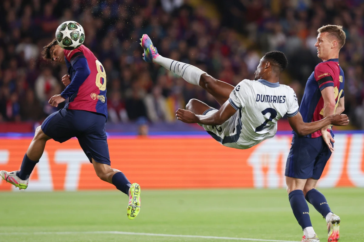 Barcelone: Flick réclame le bourreau Denzel Dumfries