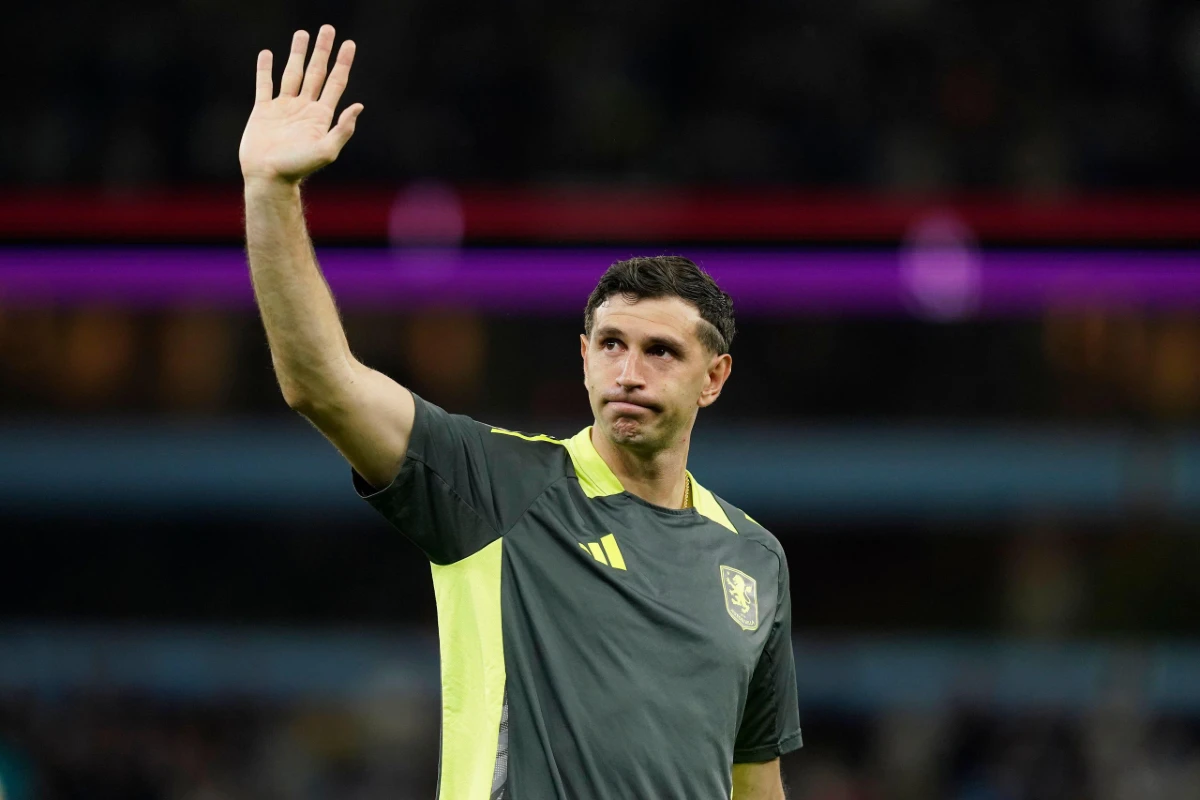 Le Barça dégaine une offre à Emiliano Martinez