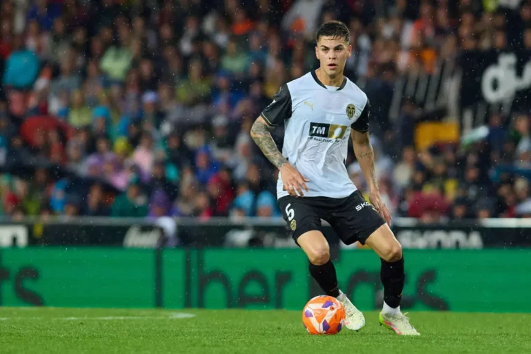 Enzo Barrenechea visé par l'Atlético Madrid ©Alamy