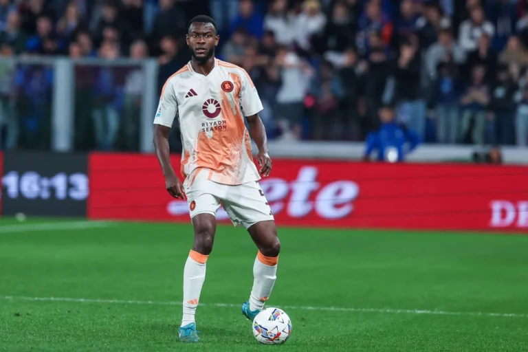 Evan N'Dicka surveillé par le Real Madrid @Alamy