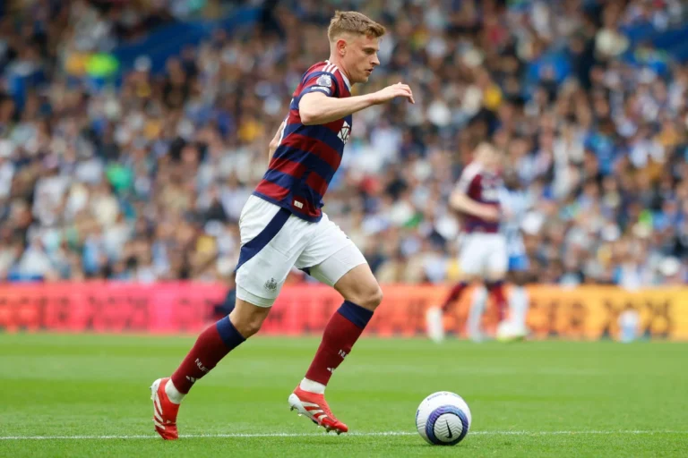 Harvey Barnes en action avec Newcastle
