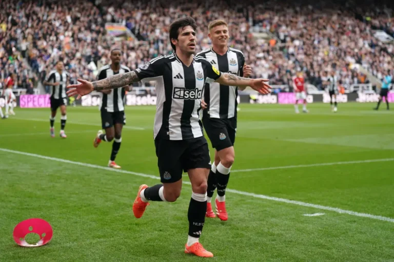 Sandro Tonalivisé par Chelsea ©Alamy