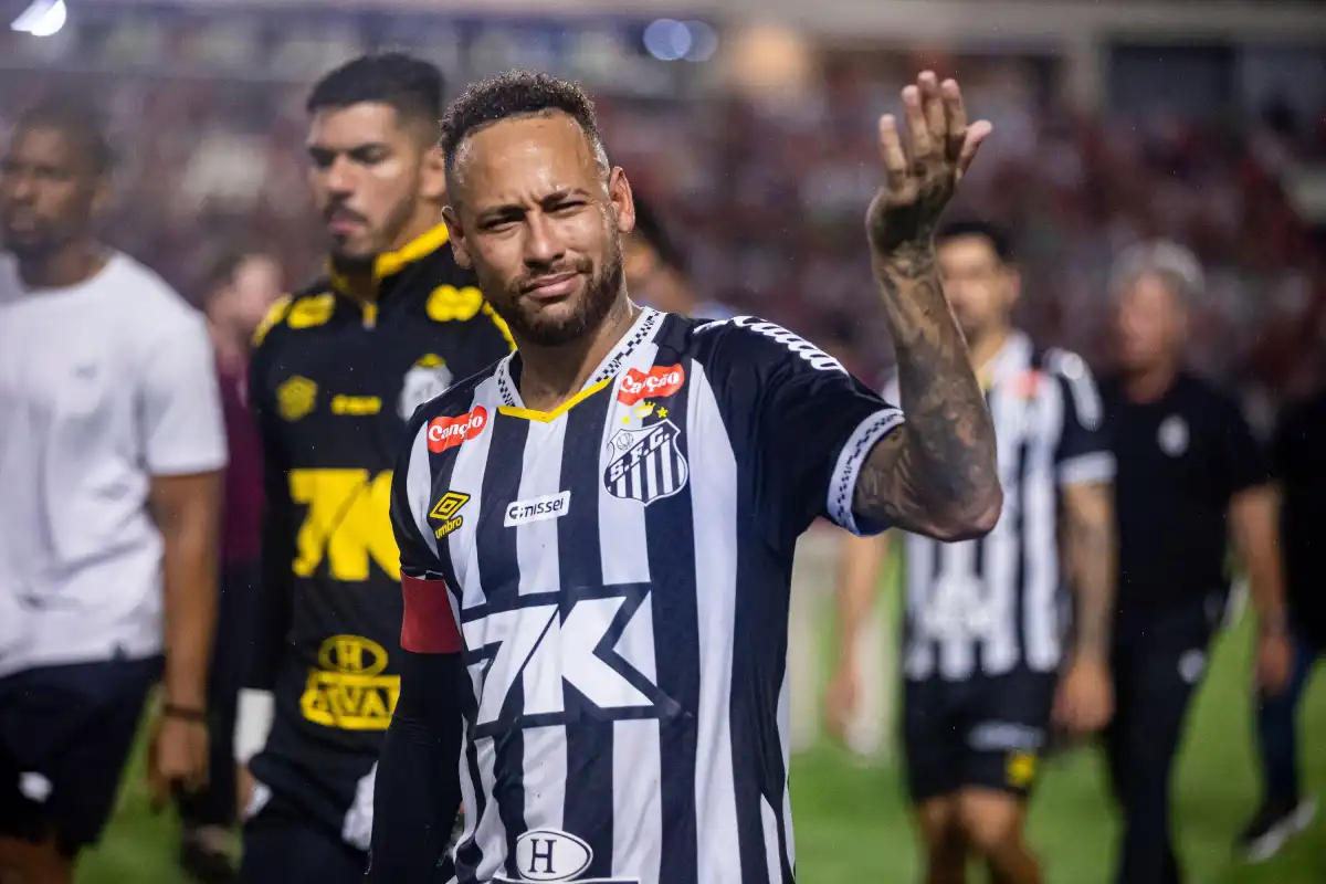 Santos : Le doute plane autour de l'avenir de Neymar Jr