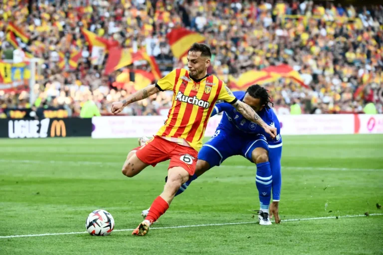 Lens annonce la prolongation de Ruben Aguilar jusqu'en juin 2028 ©Alamy