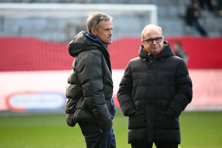 Luis Enrique et Luis Campos @Alamy