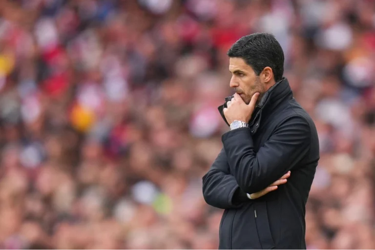 Mikel Arteta sur le banc des Gunners @Alamy