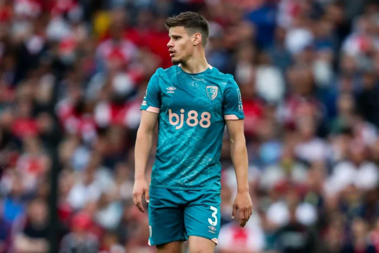 Milos Kerkez vers Liverpool @Alamy