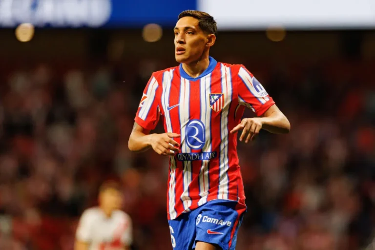 Nahuel Molina mis à la porte ©Alamy