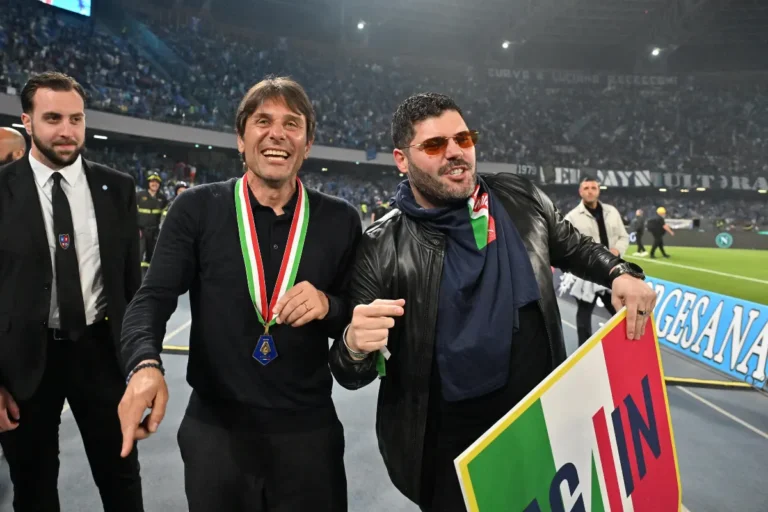 Naples : La star Antonio Conte !