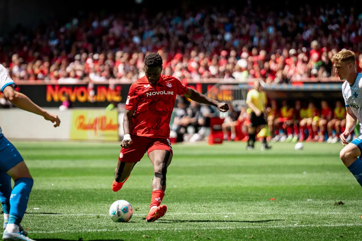 Stade Rennes : Arnaud Kalimuendo remplacé par un buteur de D2 allemande
