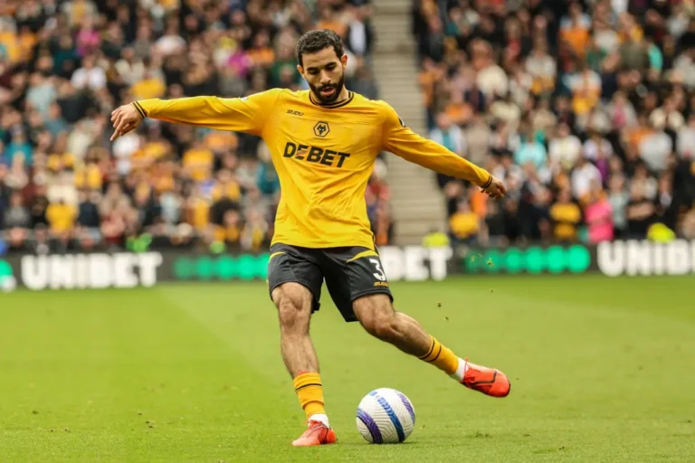 Rayan Ait Nouri sous le maillot de Wolverhampton ©Alamy