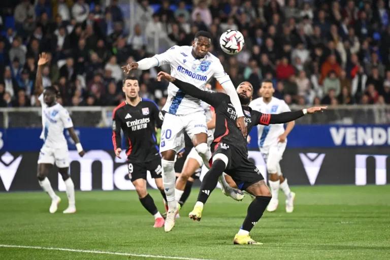 Sinaly Diomandé avec Auxerre @Alamy