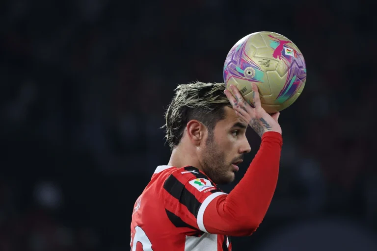 Theo Hernandez avec le Milan AC @Alamy
