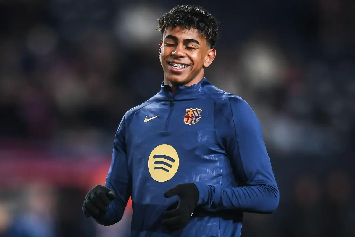 Vidéo : Yamal fait un don à Thierry Henry