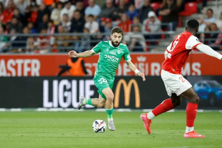 Zuriko Davitashvili avec l'ASSE @Alamy