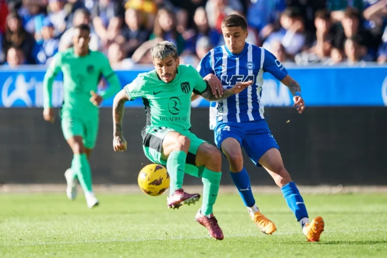 Angel Correa en action face à Alaves @Alamy