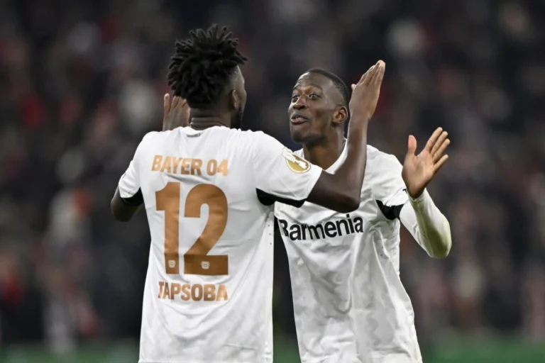 Nordi Mukiele sous le maillot du Bayer Leverkusen @Alamy