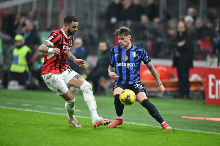 Zalewski lors du derby milanais @Alamy