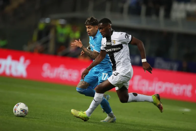 Ange-Yoan Bonny en action avec Parme @Alamy