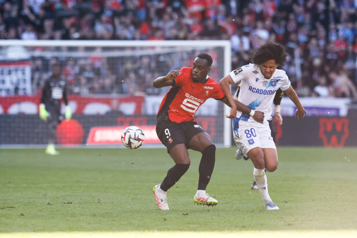 Stade Rennais : Une porte de sortie en Italie pour Arnaud Kalimuendo