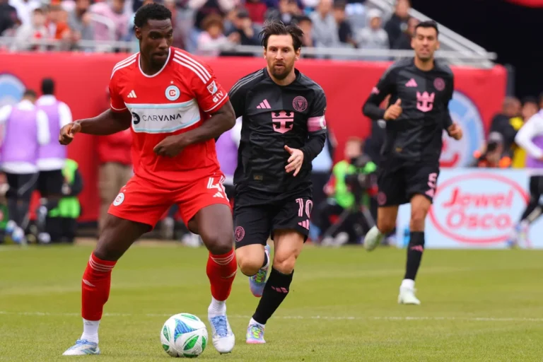 Carlos Teran face à Lionel Messi @Alamy
