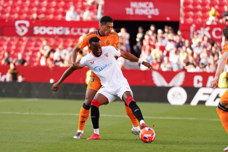 Dodi Lukebakio avec le FC Séville @Alamy