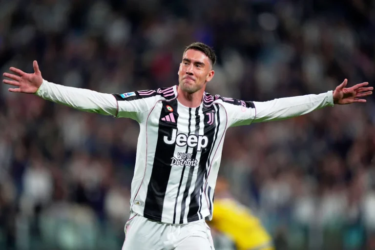 Dusan Vlahovic buteur avec la Juventus @Alamy