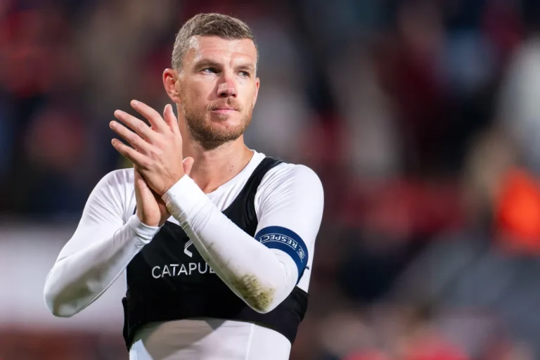 Edin Džeko visé par plusieurs clubs italiens