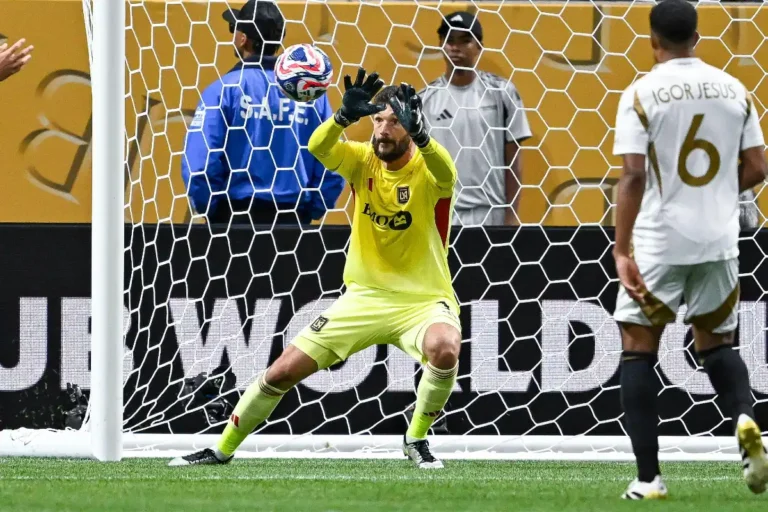 Hugo Lloris s'engage au Riviera FC ©Alamy