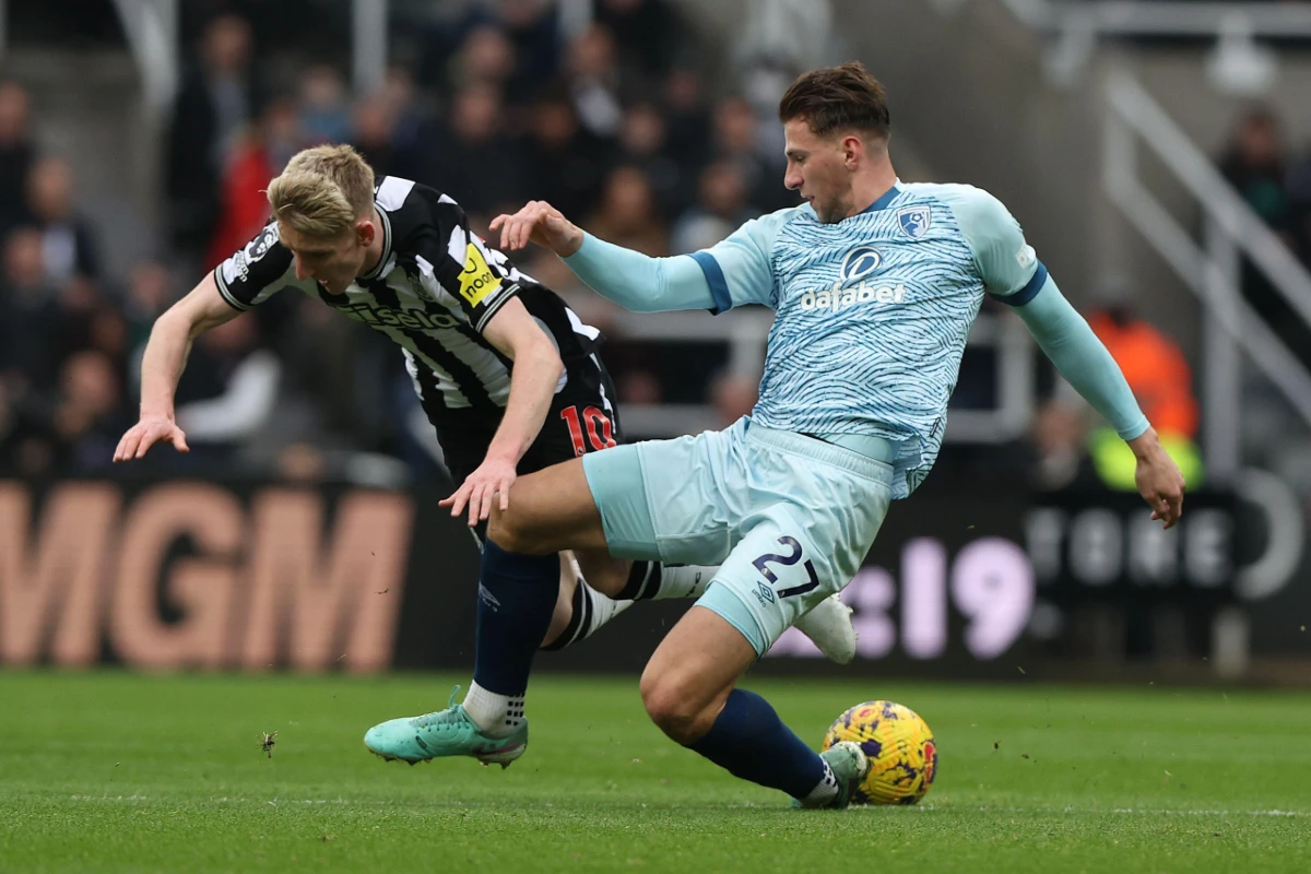 Le PSG fonce sur un défenseur en Premier League