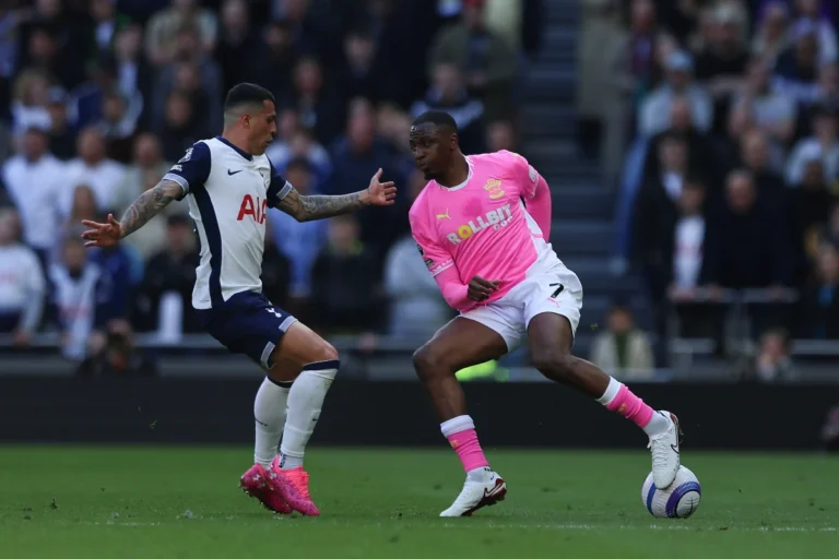 Joe Aribo en action avec Southampton @Alamy